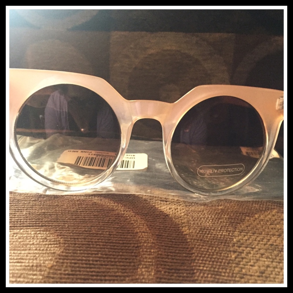 Cat eye sunglasses 😎